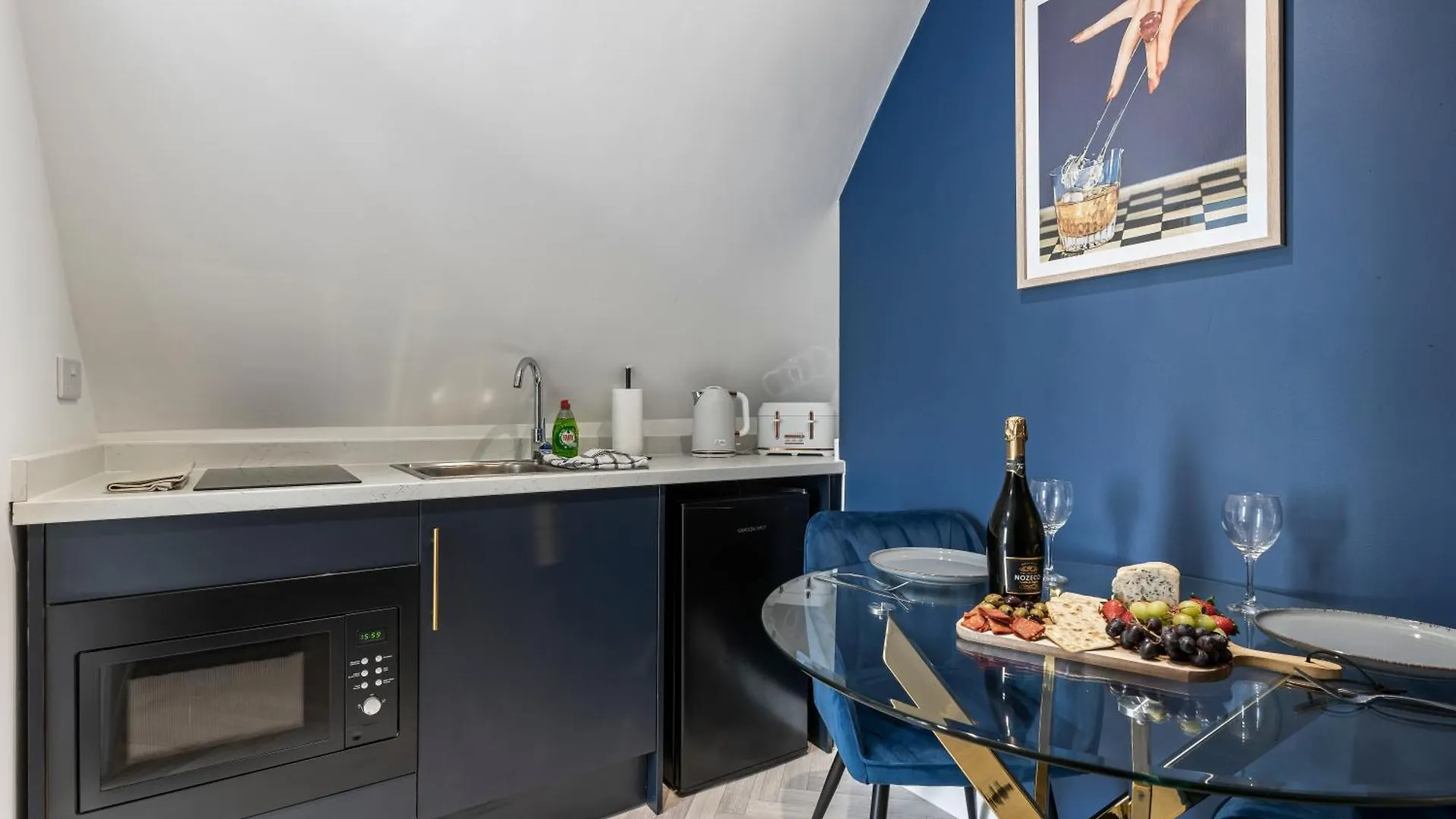 Bowles Aparthotel By Yoko Property 레드카 4*,
